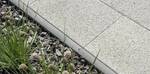 Obrubník zahradní CS BETON R šedý půlka – 50 × 250 × 500 mm